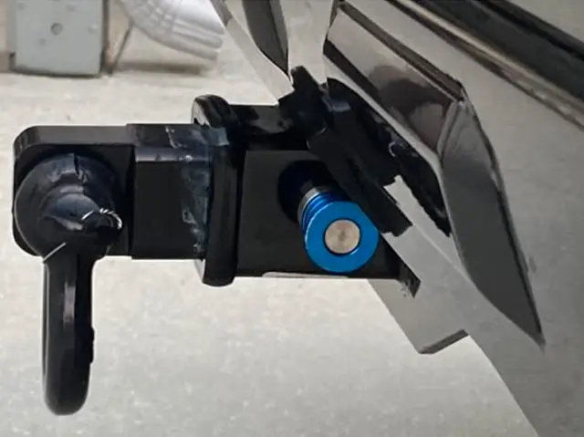 Shackle Hitch Receiver
